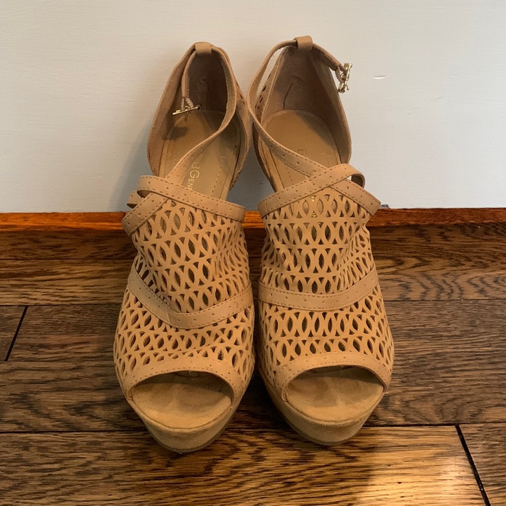 BCBG tan heels
